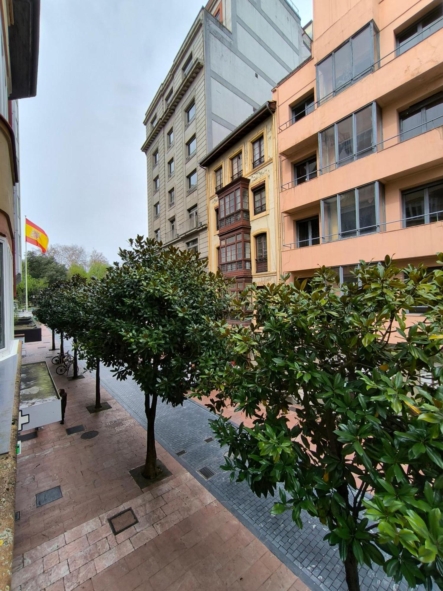 Desde El Mismo Centro. * Oviede